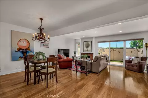 21555 Burbank Blvd #47, Woodland Hills, CA 91367