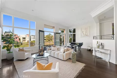 5206 Pacific Ave, Marina Del Rey, CA 90292