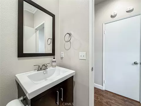 Bath - 1630 Licho Way, Oxnard, CA 93030 photo 2 of 9