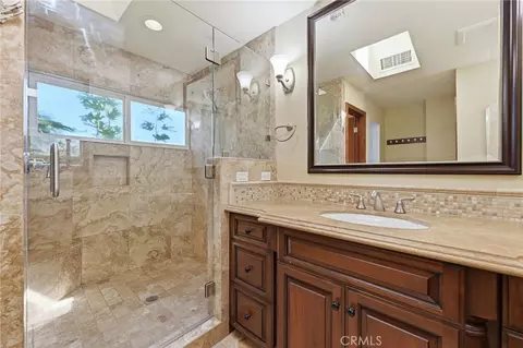 Bath - 1931 Warmlands Ave, Vista, CA 92084 photo 3 of 5