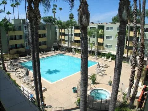 4915 Tyrone #221, Sherman Oaks, CA 91423