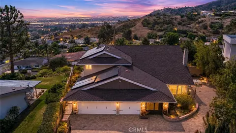 3003 Mesa Verde Dr, Burbank, CA 91504