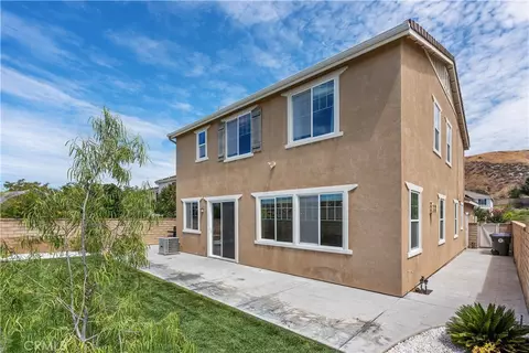 Exterior - 22604 Dragonfly Ct, Saugus, CA 91350 photo 4 of 7