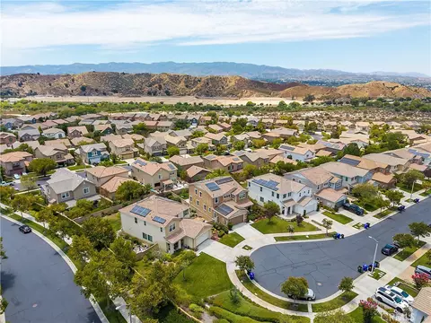 View/Area - 22604 Dragonfly Ct, Saugus, CA 91350 photo 4 of 4