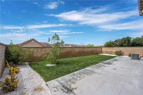 Exterior - 22604 Dragonfly Ct, Saugus, CA 91350 photo 5 of 7