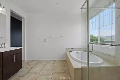 Bath - 22604 Dragonfly Ct, Saugus, CA 91350 photo 3 of 3