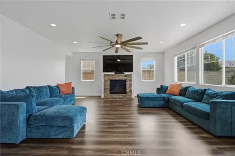 Living - 22604 Dragonfly Ct, Saugus, CA 91350 photo 2 of 2