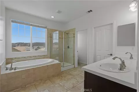 Bath - 22604 Dragonfly Ct, Saugus, CA 91350 photo 2 of 3