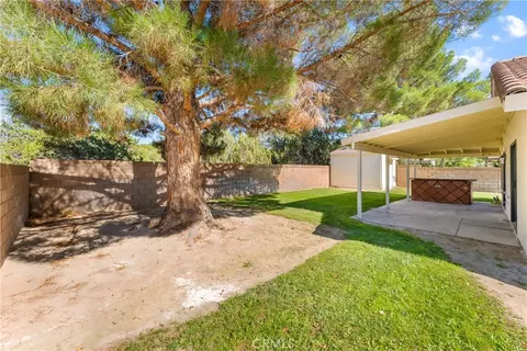 Exterior - 43552 Yew St, Lancaster, CA 93536 photo 7 of 8
