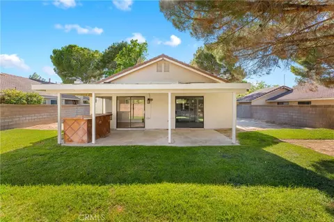 Exterior - 43552 Yew St, Lancaster, CA 93536 photo 5 of 8