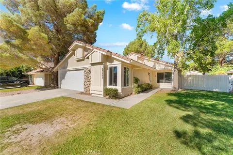 Exterior - 43552 Yew St, Lancaster, CA 93536 photo 3 of 8