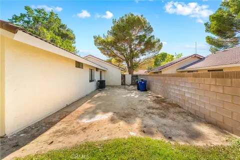 Exterior - 43552 Yew St, Lancaster, CA 93536 photo 8 of 8