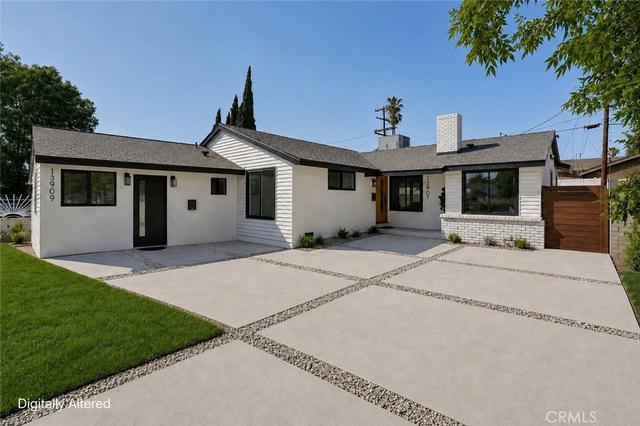 13907 Wyandotte St, Van Nuys, CA 91405