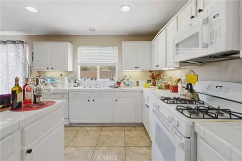 Kitchen - 2802 Pewter, Palmdale, CA 93550 photo 2 of 2
