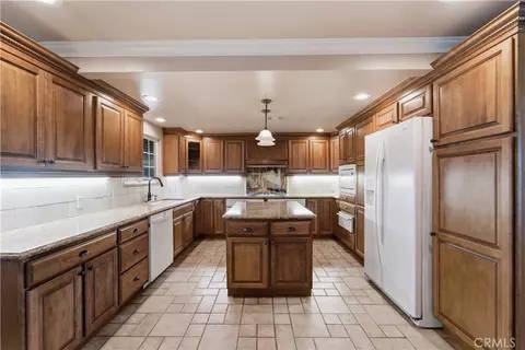 Kitchen - 537 W Whitcomb, Glendora, CA 91741 photo 3 of 7