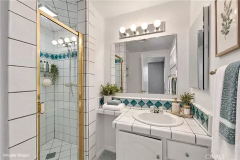 Bath - 537 W Whitcomb, Glendora, CA 91741 photo 2 of 9