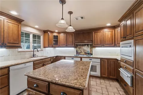 Kitchen - 537 W Whitcomb, Glendora, CA 91741 photo 5 of 7