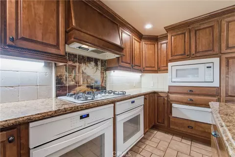 Kitchen - 537 W Whitcomb, Glendora, CA 91741 photo 6 of 7