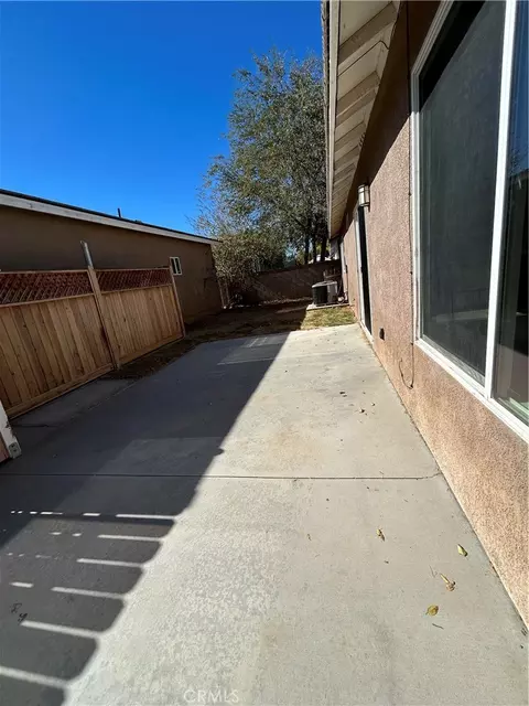 Exterior - 722 E Avnue J6, Lancaster, CA 93535 photo 1 of 5
