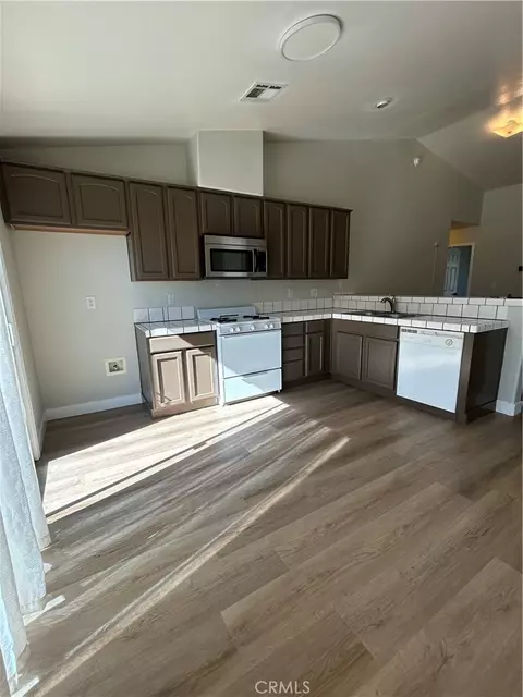 Kitchen - 722 E Avnue J6, Lancaster, CA 93535 photo 1 of 1