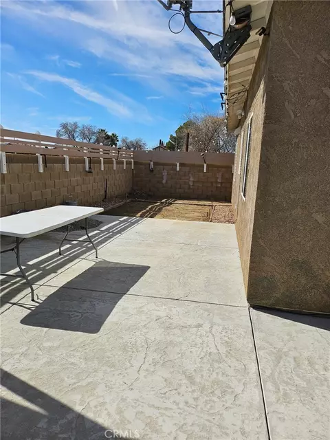 Exterior - 722 E Avnue J6, Lancaster, CA 93535 photo 5 of 5