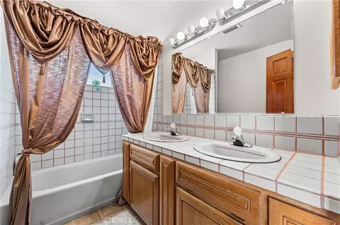 Bath - 33535 170th E, Llano, CA 93544 photo 1 of 3