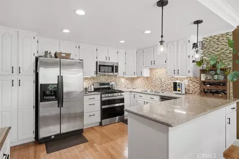 28828 Loretta Ln, Canyon Country, CA 91387