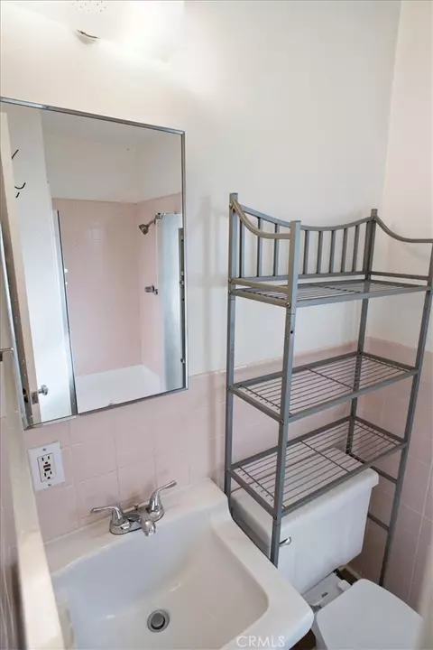 Bath - 22220 Barbacoa Dr, Saugus, CA 91350 photo 3 of 3