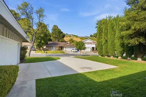 Exterior - 22220 Barbacoa Dr, Saugus, CA 91350 photo 5 of 6