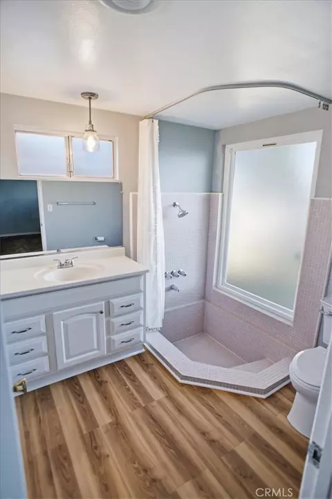 Bath - 22220 Barbacoa Dr, Saugus, CA 91350 photo 1 of 3