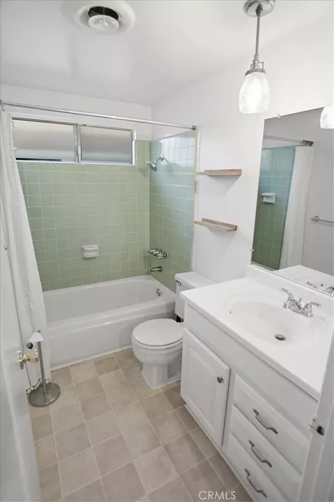 Bath - 22220 Barbacoa Dr, Saugus, CA 91350 photo 2 of 3