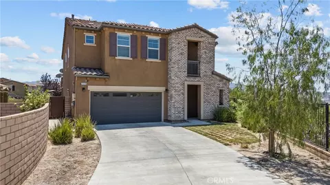 27278 Ardella Pl, Saugus, CA 91350