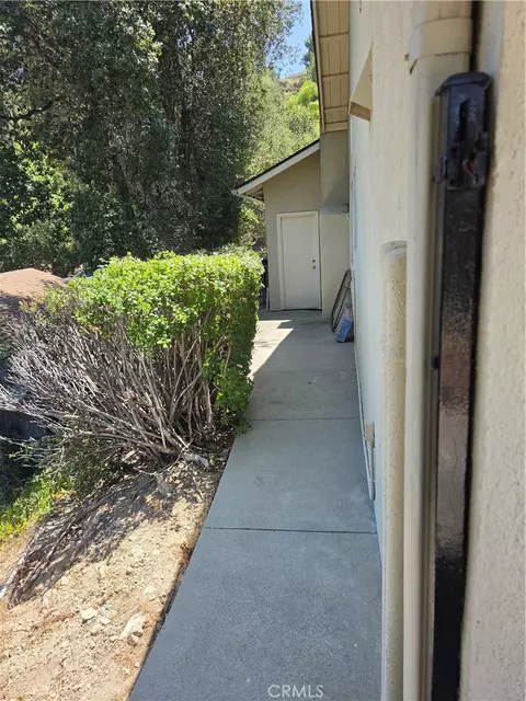 Exterior - 9408 True Knoll Dr, Tujunga, CA 91042 photo 10 of 10