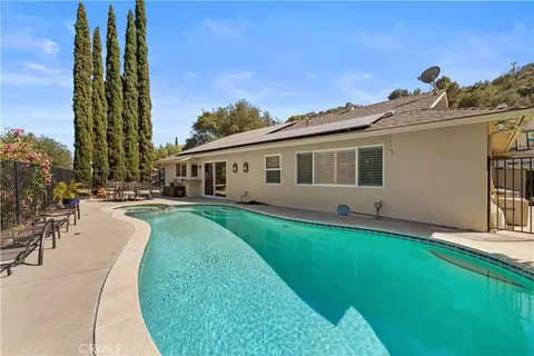 Exterior - 9408 True Knoll Dr, Tujunga, CA 91042 photo 5 of 10