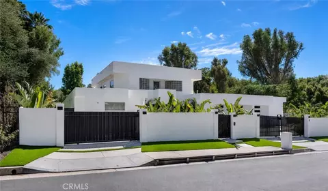 19246 Rosita St, Tarzana, CA 91356