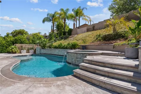 Exterior - 28200 Nield Ct, Saugus, CA 91350 photo 6 of 9