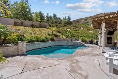 Exterior - 28200 Nield Ct, Saugus, CA 91350 photo 3 of 9