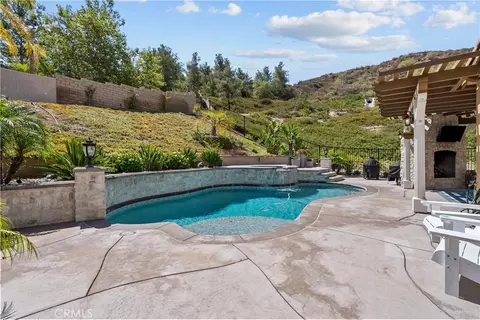 Exterior - 28200 Nield Ct, Saugus, CA 91350 photo 5 of 9
