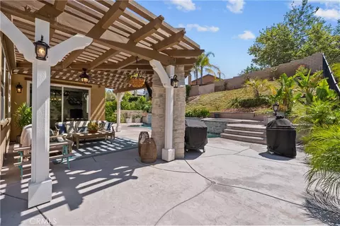Exterior - 28200 Nield Ct, Saugus, CA 91350 photo 7 of 9