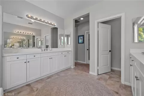 Entry Way - 28200 Nield Ct, Saugus, CA 91350 photo 4 of 5