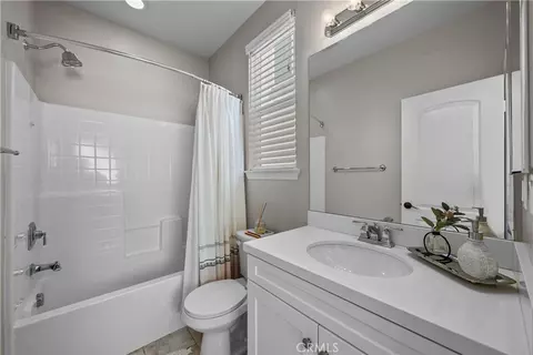 Bath - 28200 Nield Ct, Saugus, CA 91350 photo 2 of 5