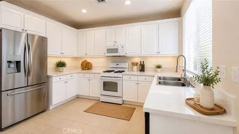 Kitchen - 2324 E Newgrove, Lancaster, CA 93535 photo 1 of 1