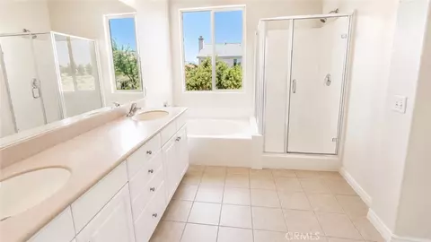 Bath - 2324 E Newgrove, Lancaster, CA 93535 photo 2 of 2