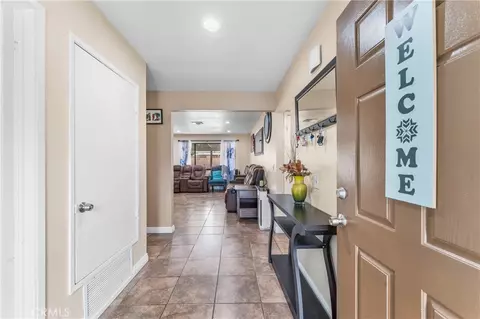 Entry Way - 45228 Lorimer Ave, Lancaster, CA 93534 photo 1 of 3