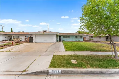 Exterior - 45228 Lorimer Ave, Lancaster, CA 93534 photo 2 of 9