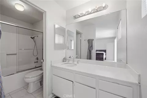 Bath - 2024 Riverbirch, Simi Valley, CA 93063 photo 1 of 3