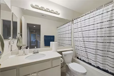Bath - 2024 Riverbirch, Simi Valley, CA 93063 photo 3 of 3