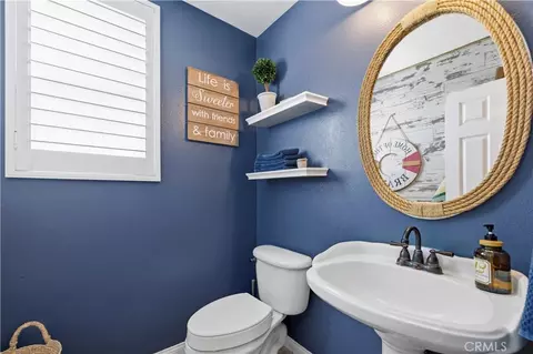 Bath - 31229 Cherry Dr, Castaic, CA 91384 photo 1 of 3