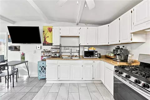 Kitchen - 11863 Phillippi Ave, Pacoima, CA 91331 photo 2 of 2