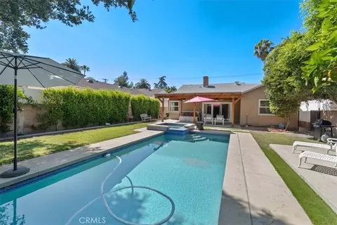 Exterior - 14319 Valerio St, Van Nuys, CA 91405 photo 4 of 7